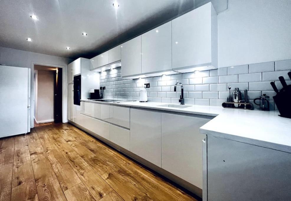 Vila Entire Modern House In Tamworth - 2 Double Beds + Free Parking Exteriér fotografie