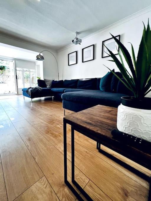 Vila Entire Modern House In Tamworth - 2 Double Beds + Free Parking Exteriér fotografie