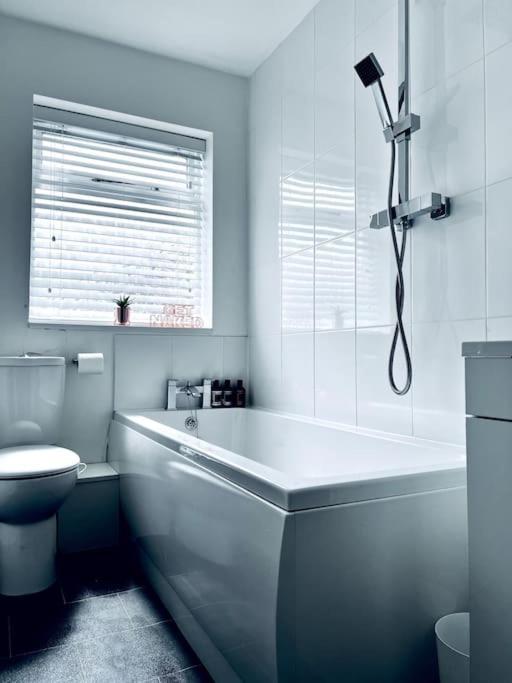 Vila Entire Modern House In Tamworth - 2 Double Beds + Free Parking Exteriér fotografie