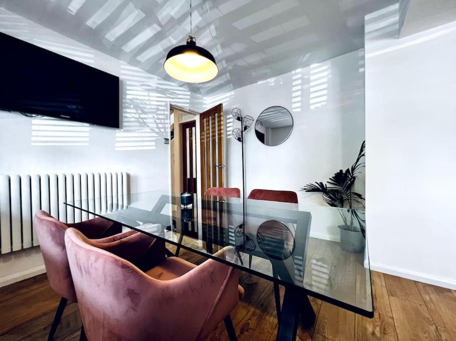 Vila Entire Modern House In Tamworth - 2 Double Beds + Free Parking Exteriér fotografie